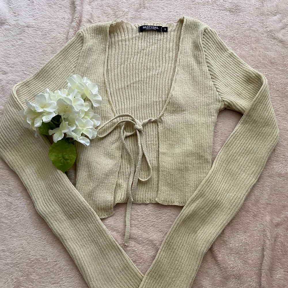 NUDE RIBBED CROPPED TIE CARDIGAN
